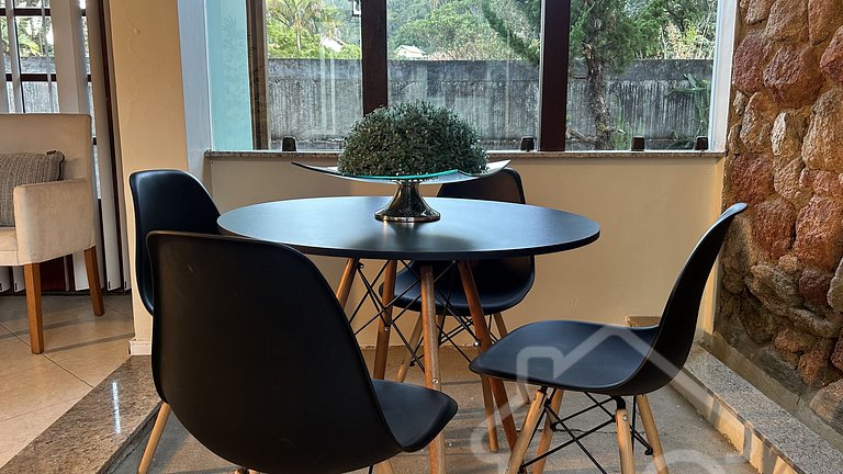 Casa Espaçosa com Piscina, Hidro e 3 Suítes
