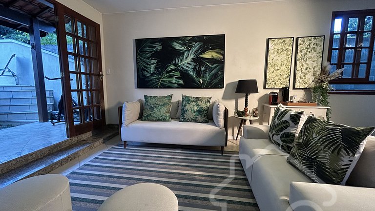 Casa Espaçosa com Piscina, Hidro e 3 Suítes