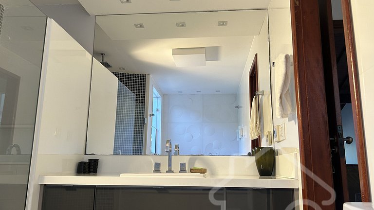 Casa Espaçosa com Piscina, Hidro e 3 Suítes