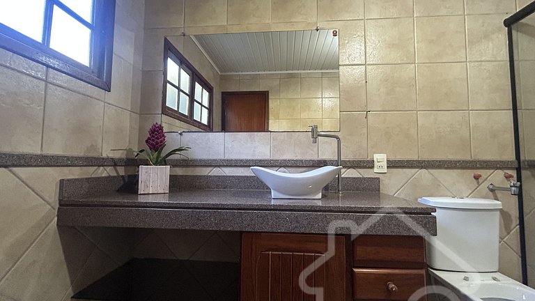 Casa Espaçosa com Piscina, Hidro e 3 Suítes