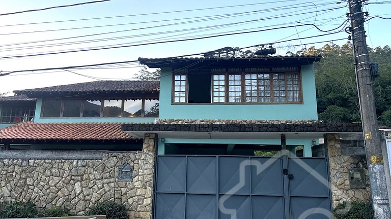 Casa Espaçosa com Piscina, Hidro e 3 Suítes