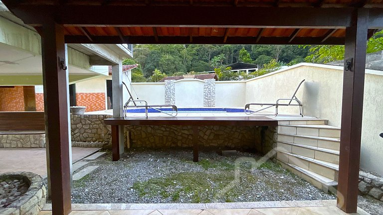 Casa Espaçosa com Piscina, Hidro e 3 Suítes