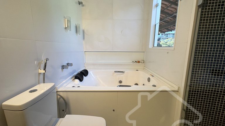 Casa Espaçosa com Piscina, Hidro e 3 Suítes