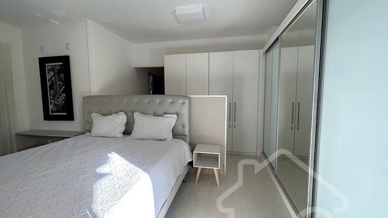 Casa Espaçosa com Piscina, Hidro e 3 Suítes