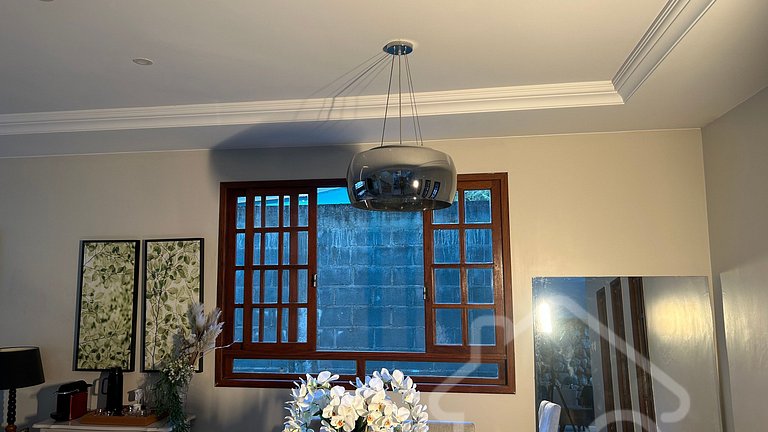 Casa Espaçosa com Piscina, Hidro e 3 Suítes
