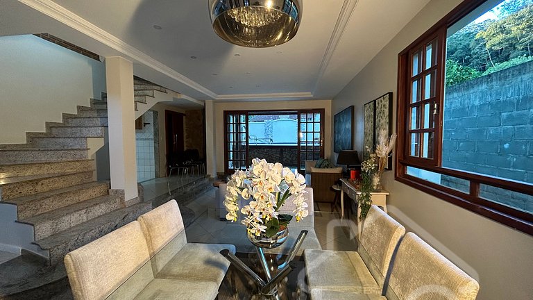 Casa Espaçosa com Piscina, Hidro e 3 Suítes