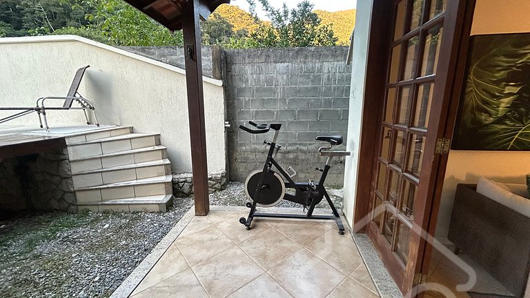 Casa Espaçosa com Piscina, Hidro e 3 Suítes