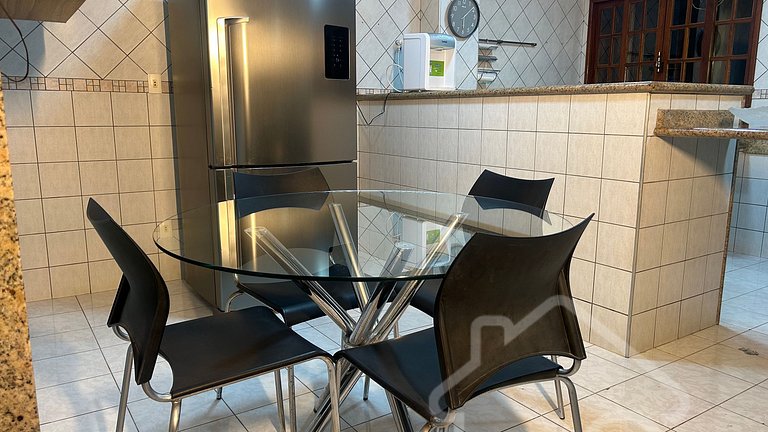 Casa Espaçosa com Piscina, Hidro e 3 Suítes