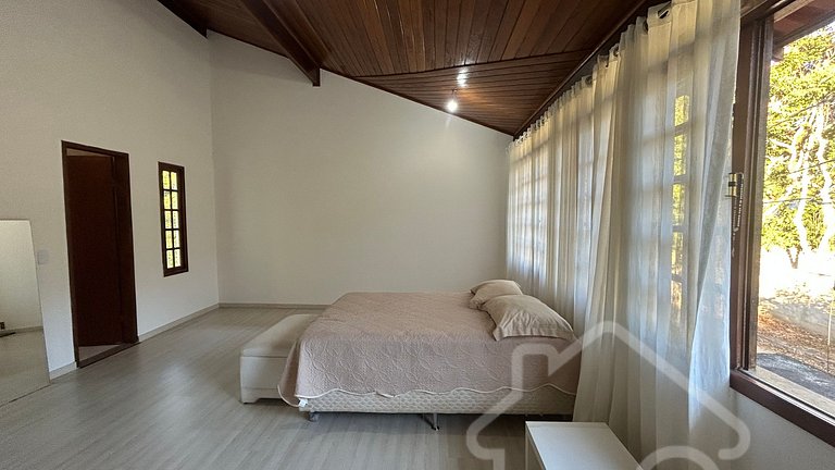 Casa Espaçosa com Piscina, Hidro e 3 Suítes