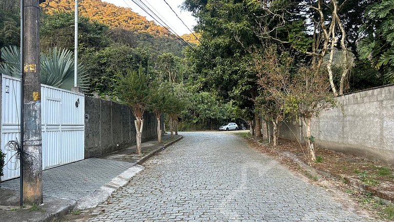 Casa Espaçosa com Piscina, Hidro e 3 Suítes