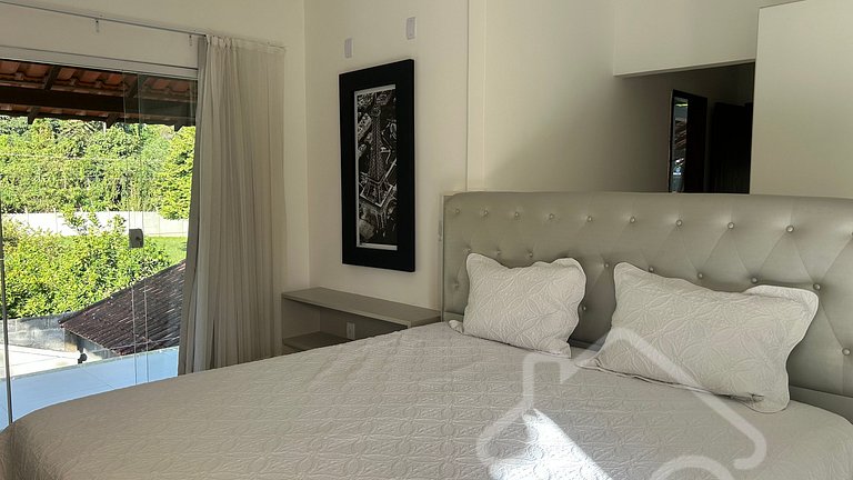 Casa Espaçosa com Piscina, Hidro e 3 Suítes