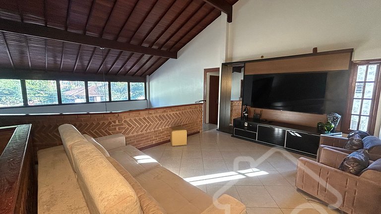 Casa Espaçosa com Piscina, Hidro e 3 Suítes