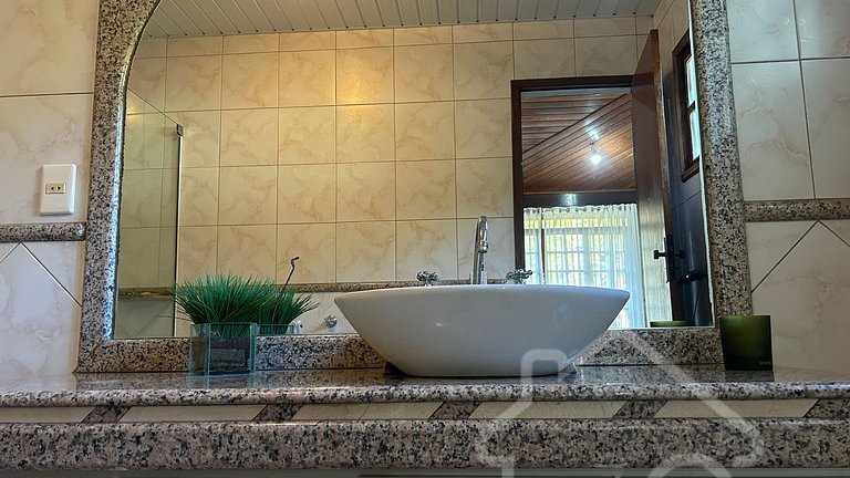 Casa Espaçosa com Piscina, Hidro e 3 Suítes