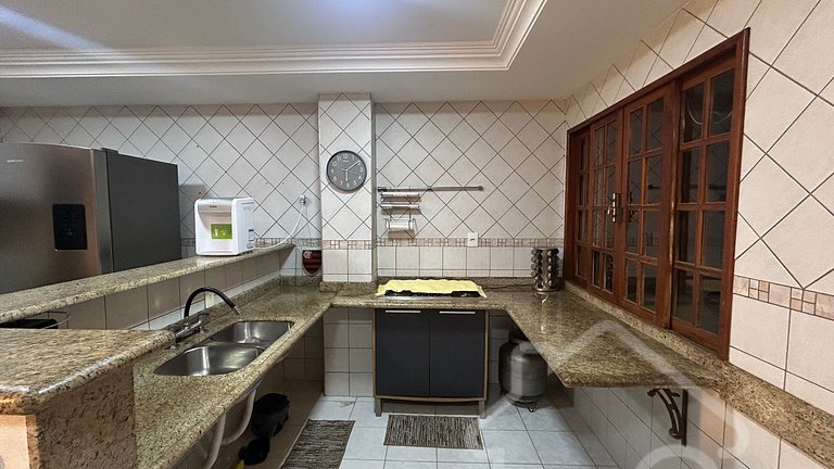 Casa Espaçosa com Piscina, Hidro e 3 Suítes