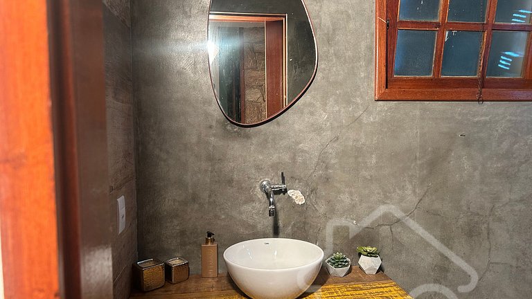 Casa Espaçosa com Piscina, Hidro e 3 Suítes