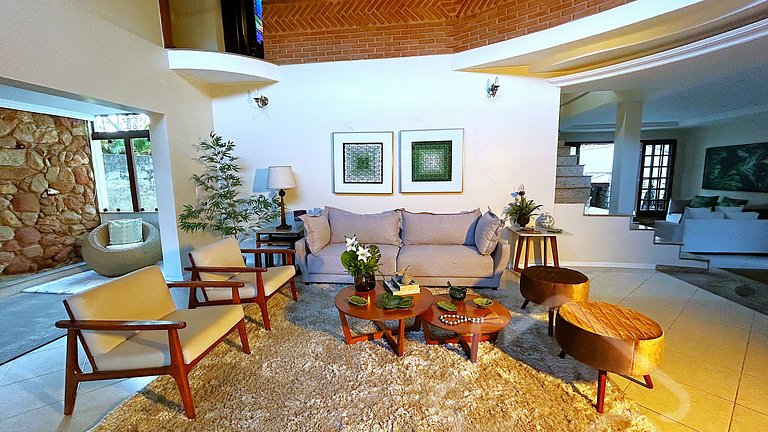 Casa Espaçosa com Piscina, Hidro e 3 Suítes