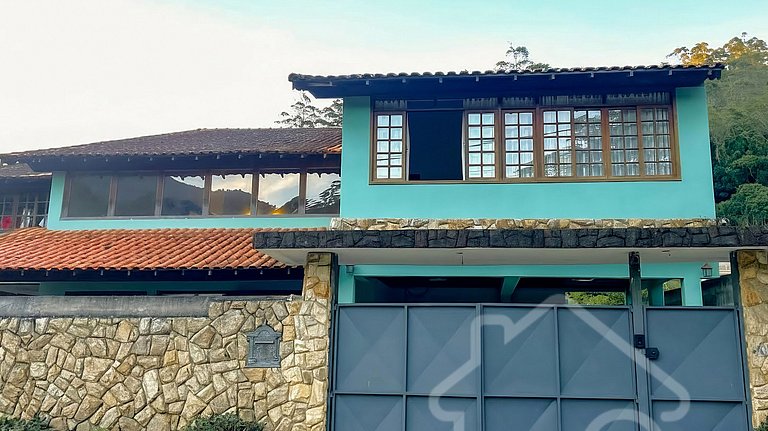Casa Espaçosa com Piscina, Hidro e 3 Suítes