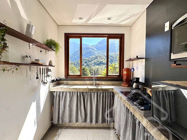 Refúgio na Serra com Piscina e Vista das Montanhas