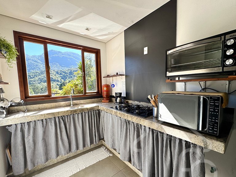 Refúgio na Serra com Piscina e Vista das Montanhas