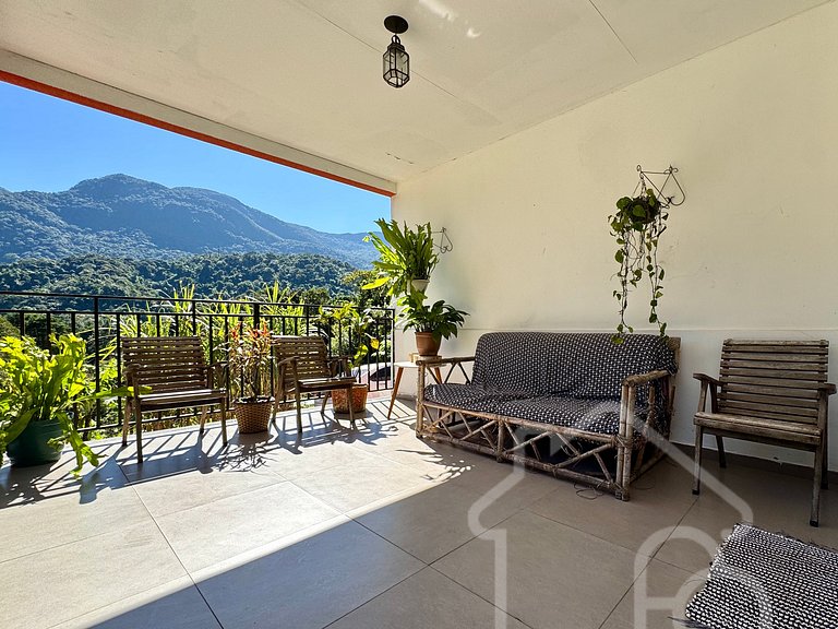 Refúgio na Serra com Piscina e Vista das Montanhas