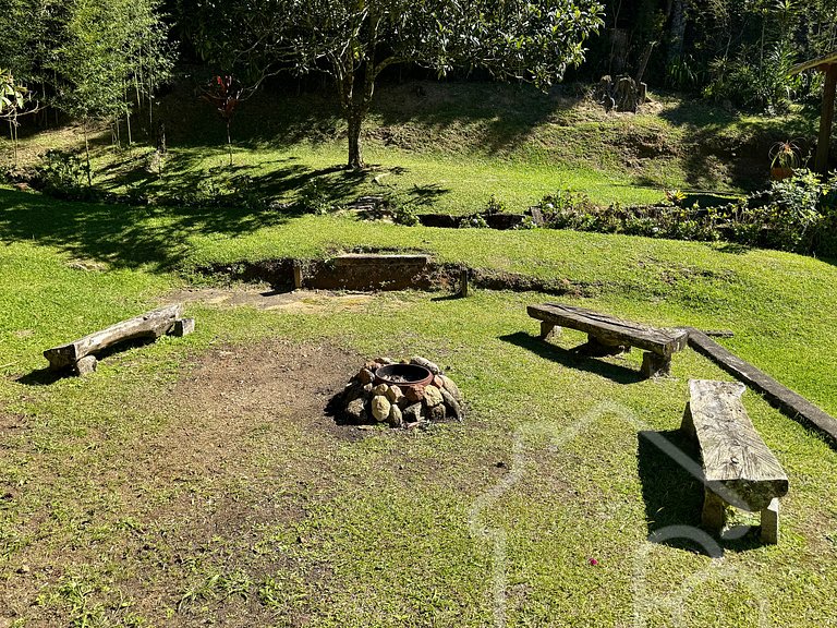 Refúgio na Serra com Piscina e Vista das Montanhas