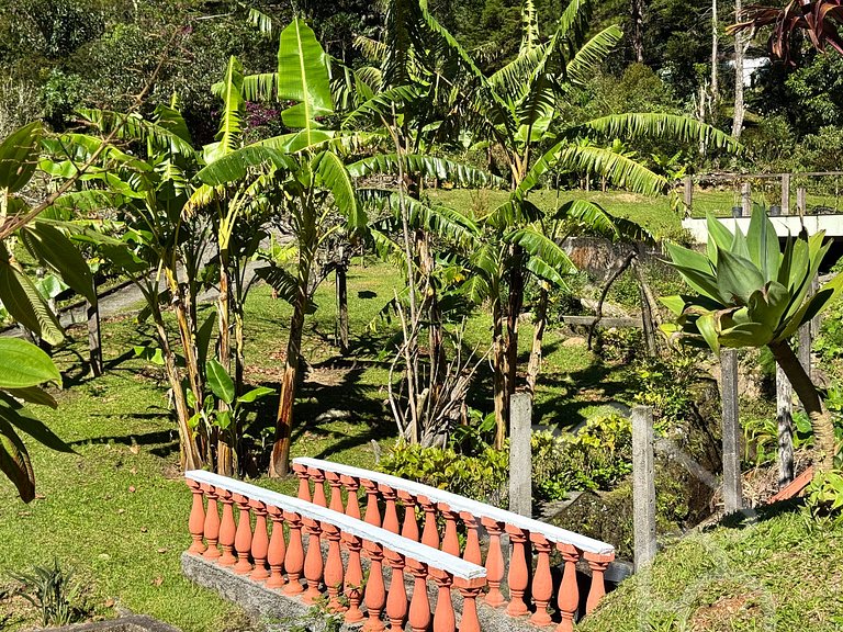 Refúgio na Serra com Piscina e Vista das Montanhas