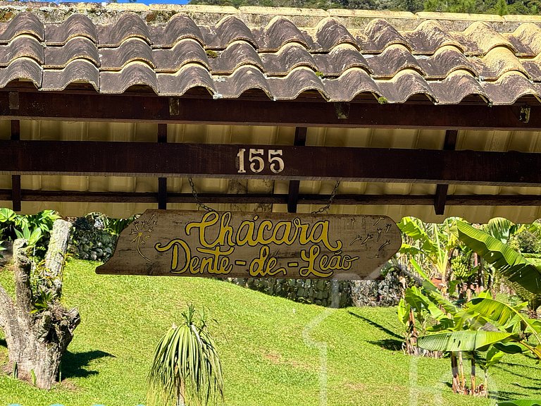 Refúgio na Serra com Piscina e Vista das Montanhas
