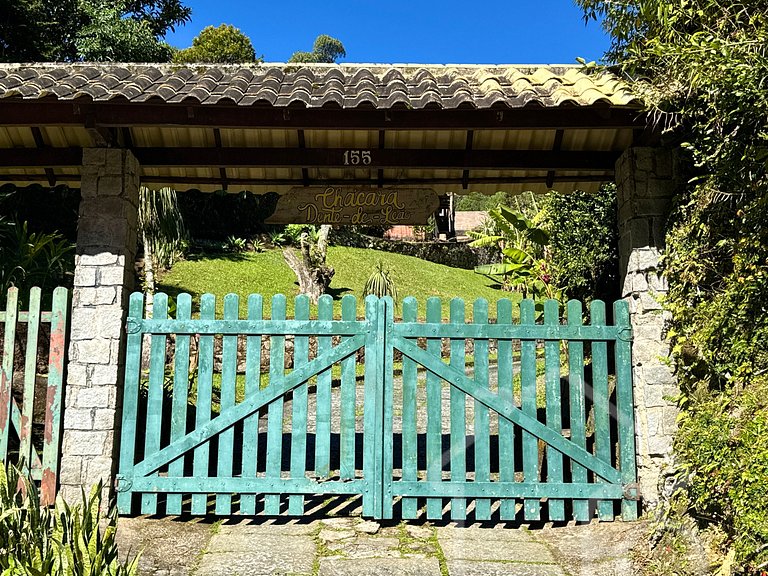 Refúgio na Serra com Piscina e Vista das Montanhas