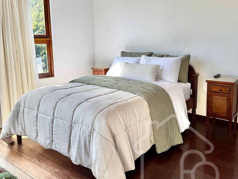 Casa com Lareira e Vista para as Montanhas