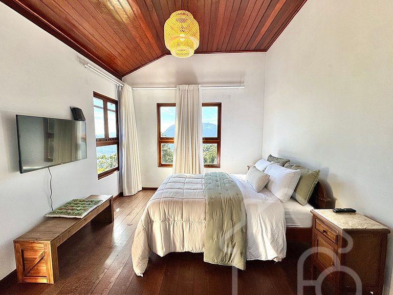 Casa com Lareira e Vista para as Montanhas