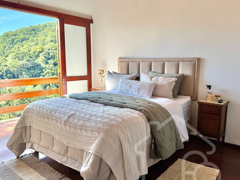 Casa com Lareira e Vista para as Montanhas