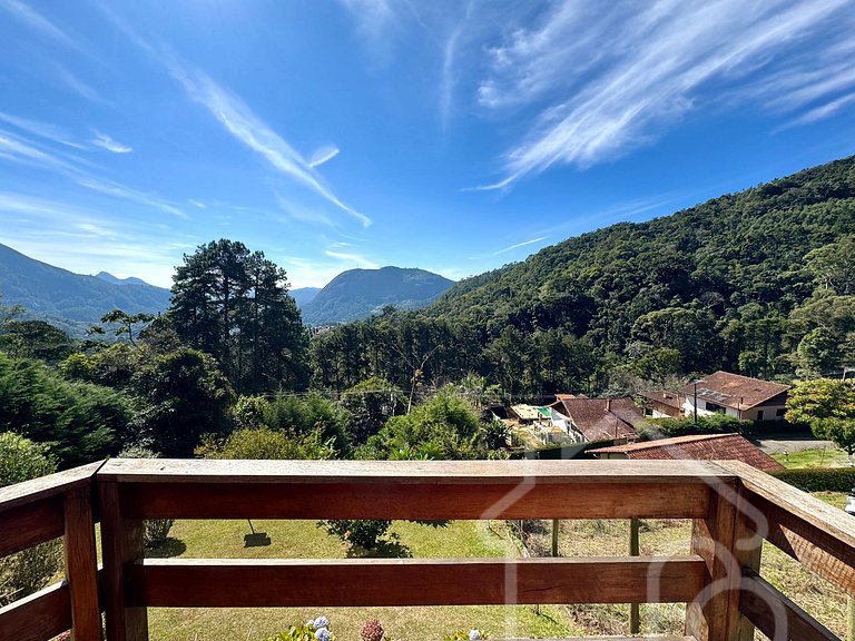 Casa com Lareira e Vista para as Montanhas