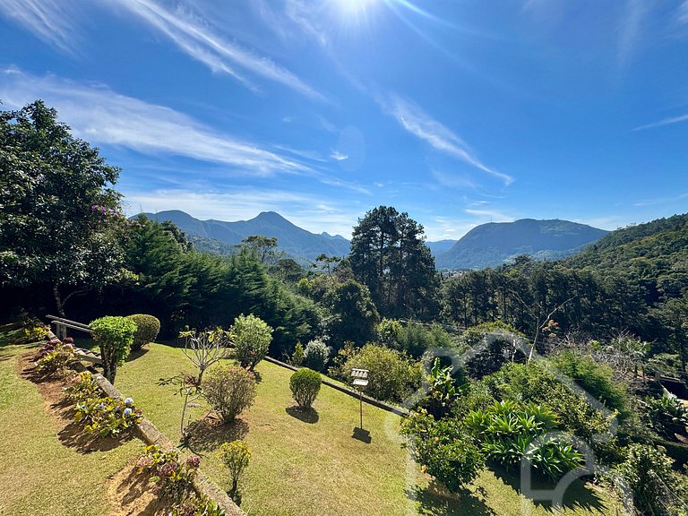 Casa com Lareira e Vista para as Montanhas