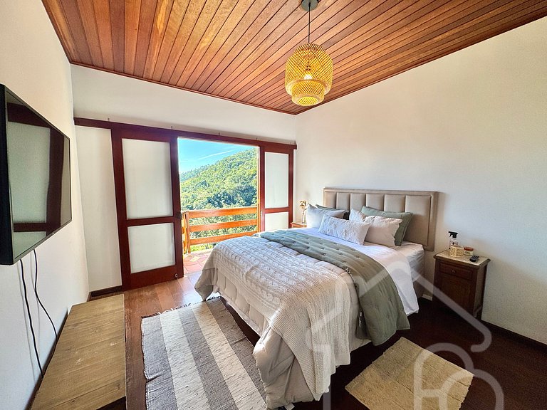 Casa com Lareira e Vista para as Montanhas