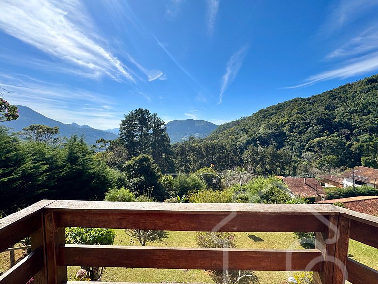 Casa com Lareira e Vista para as Montanhas