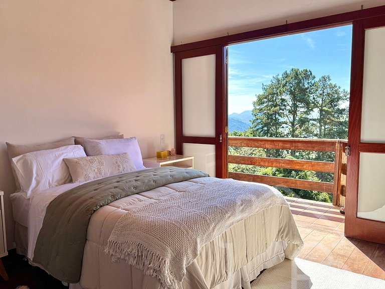 Casa com Lareira e Vista para as Montanhas