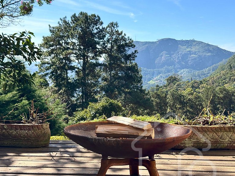 Casa com Lareira e Vista para as Montanhas