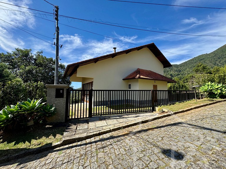 Casa com Lareira e Vista para as Montanhas