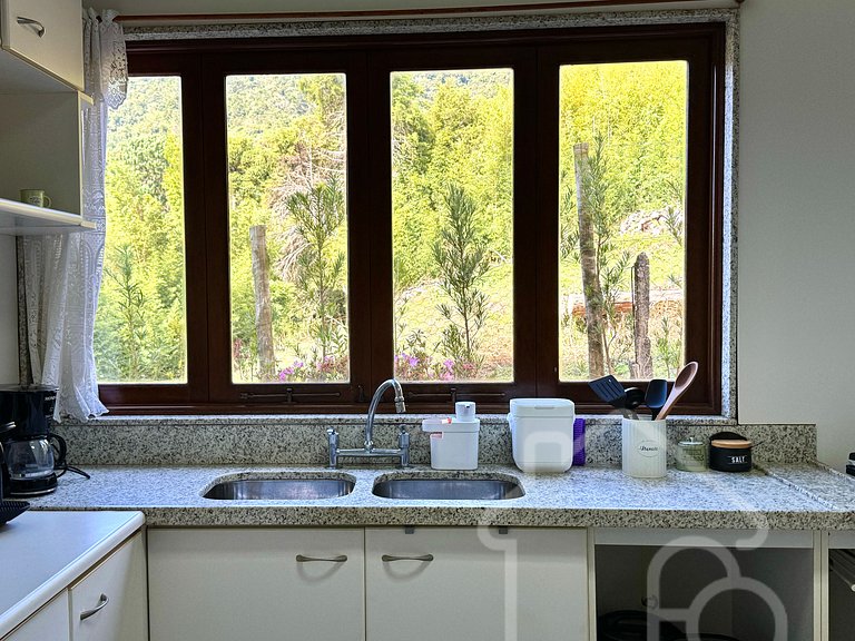 Casa com Lareira e Vista para as Montanhas