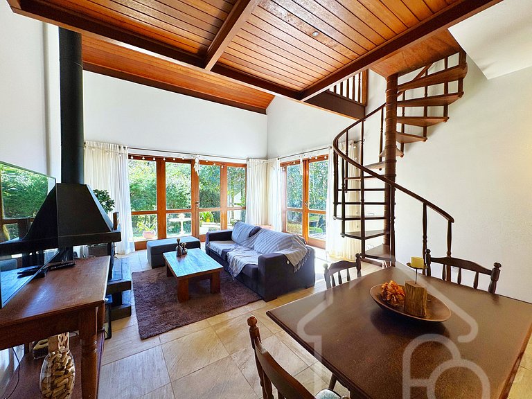 Casa com Lareira e Vista para as Montanhas
